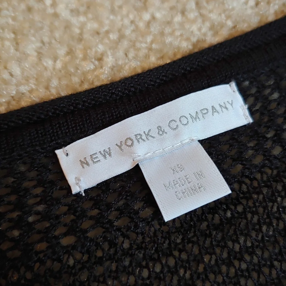 New York & co black short sleeve knit sweater